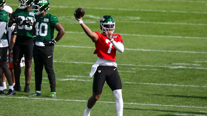Jul 24, 2025; Florham Park, NY, USA; New York Jets quarterback Justin Fields (7) participates in a drill during training camp at Atlantic Health Jets Training Center. Mandatory Credit: John Jones-Imagn Images