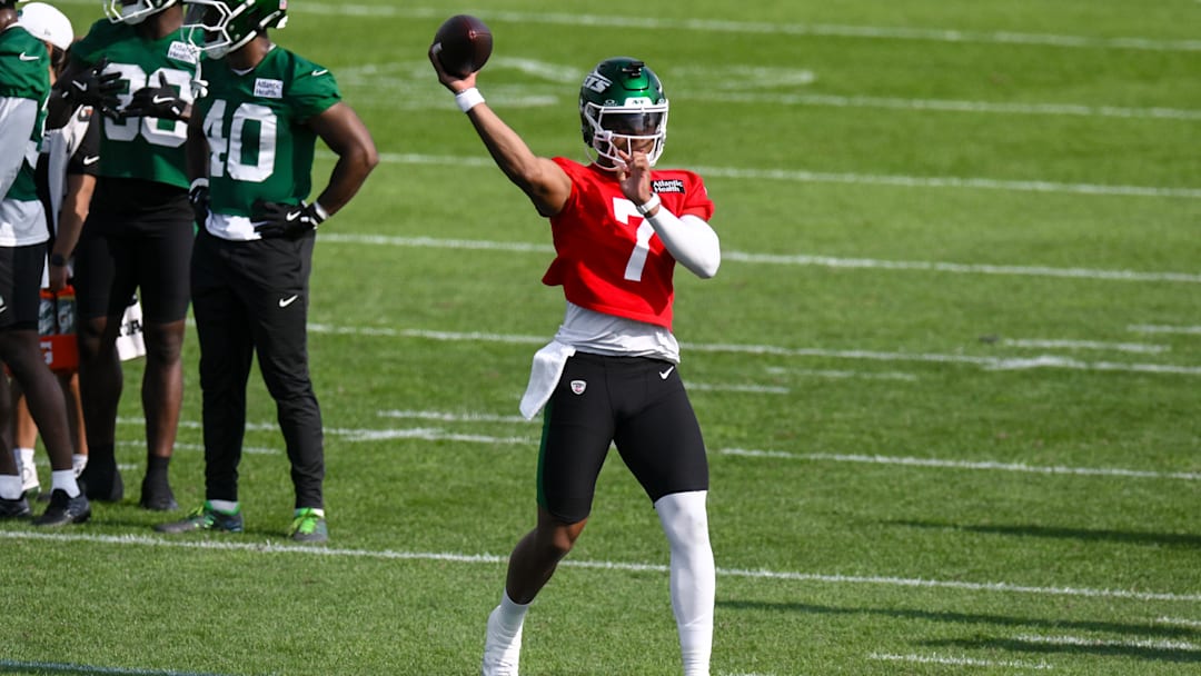 NY Jets quarterback Justin Fields