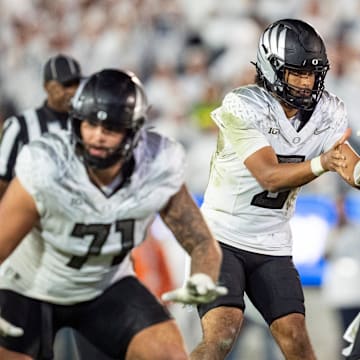 Oregon quarterback Dante Moore faced Fernando Mendoza back in a Pac-12 game.