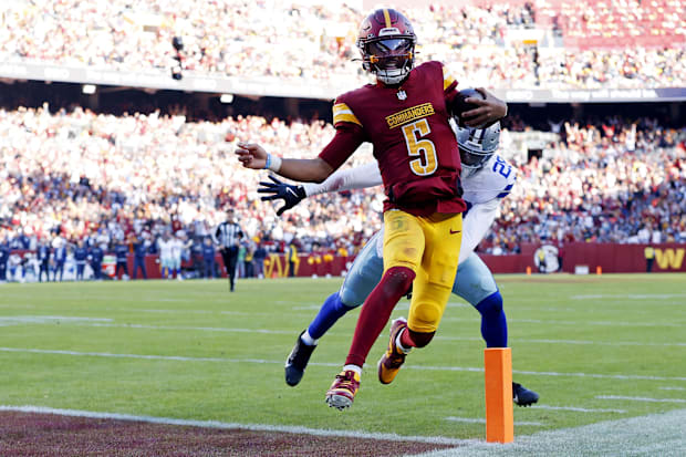 Washington Commanders QB Jayden Daniels runs for a touchdown against the Dallas Cowboys.