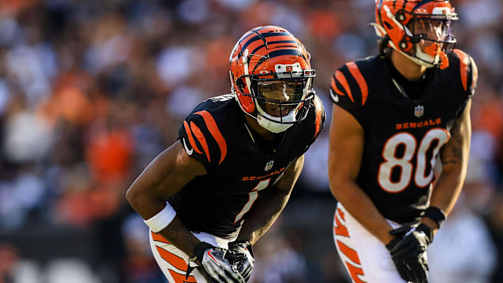 Ja'Marr Chase (1) prepares for the snap.