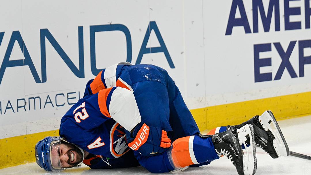 Nov 28, 2025; Elmont, New York, USA; New York Islanders center Kyle Palmieri (21) falls to the ice after an injury against the Philadelphia Flyers during the second period at UBS Arena. Mandatory Credit: Dennis Schneidler-Imagn Images