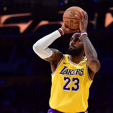 Can the Lakers cover the spread as a home favorite on Thursday?