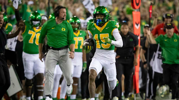 Oregon wide receiver Tez Johnson breaks away for a touchdown as the Oregon Ducks host the Boise State Broncos