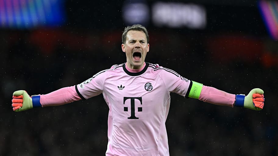Manuel Neuer celebrating.