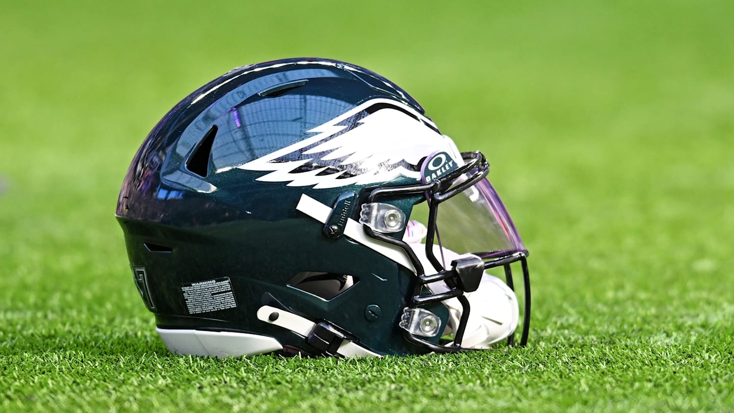 Eagles Trade Metchie to Jets, Pursue Edge Help