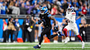 Detroit Lions running back Jahmyr Gibbs (0) runs against New York Giants during overtime at Ford Field in Detroit on Sunday, Nov. 23, 2025.