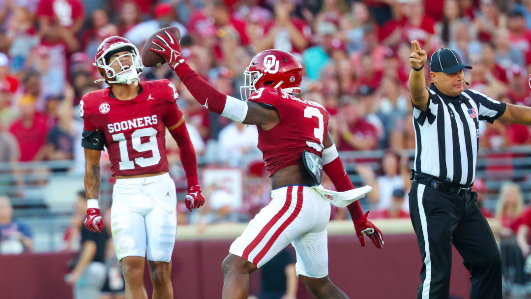 Oklahoma Sooners defensive back Robert Spears-Jennings