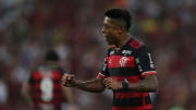 Bruno Henrique sofreu trauma no pé esquerdo no Fla-Flu.