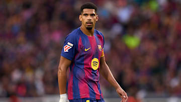 Ronald Araújo continua com futuro incerto na Espanha