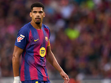 Ronald Araújo continua com futuro incerto na Espanha
