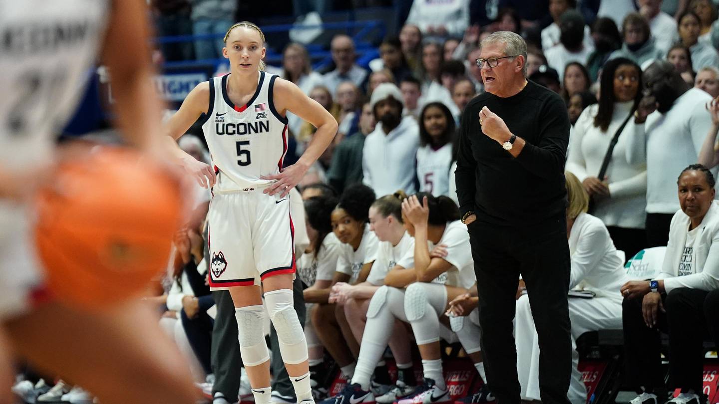 Coach Auriemma Urges Bueckers to Embrace Aggression