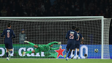 TOPSHOT-FBL-EUR-C1-PSG-ASTON VILLA