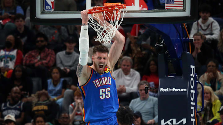 Oklahoma City Thunder center Isaiah Hartenstein is a good prop bet target tonight.