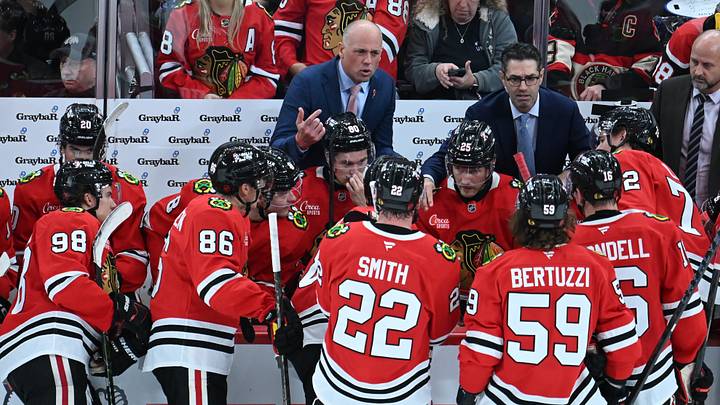 Chicago Blackhawks head coach Jeff Blashill directs the team during the third period against the Pittsburgh Penguins at United Center.  Mandatory Credit: Matt Marton-Imagn Images