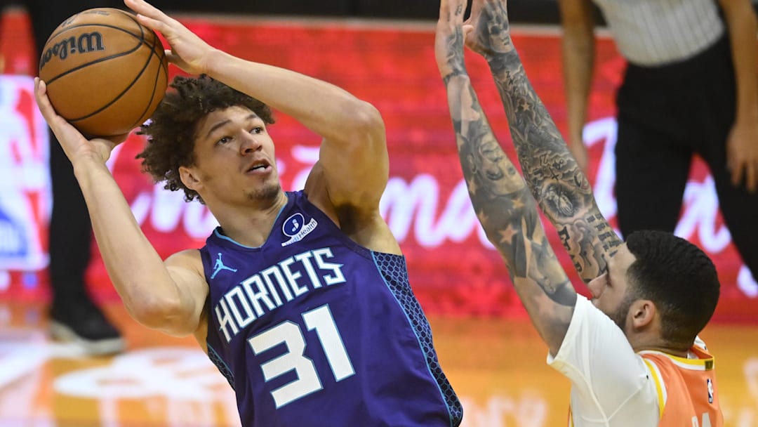 Charlotte Hornets forward Tidjane Salaun (31) shoots beside Cleveland Cavaliers guard Lonzo Ball 