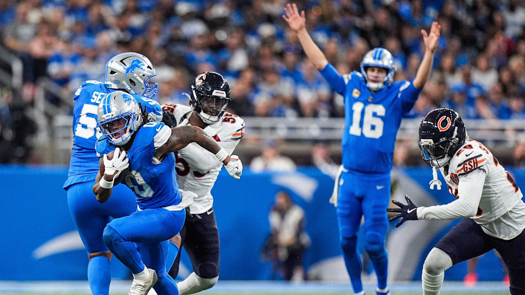Detroit Lions running back Jahmyr Gibbs (0), left, runs for a first down against Chicago Bears as quarterback Jared Goff (16), right, cheers on during the second half at Ford Field in Detroit on Sunday, Sept. 14, 2025.