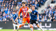 Mertcan Ayhan bei seinem Startelf-Debüt für die S04-Profis