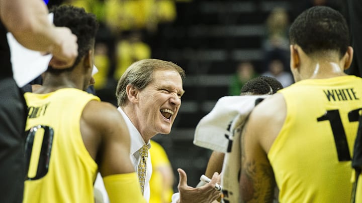 Feb 28, 2019; Eugene, OR, USA; Oregon Ducks head coach Dana Altman huddles with players during a timeout in the first half against the Arizona State Sun Devils at Matthew Knight Arena. Mandatory Credit: Troy Wayrynen-Imagn Images
