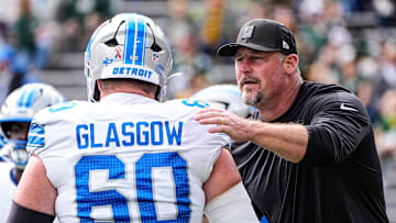 Detroit Lions head coach Dan Campbell shakes hands with guard Graham Glasgow (60) at warm up at Lambeau Field in Green Bay, Wis., on Sunday, September 7, 2025.