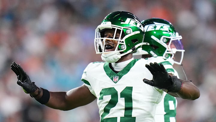 Sep 29, 2025; Miami Gardens, Florida, USA; New York Jets cornerback Brandon Stephens (21) reacts after a play against the Miami Dolphins during the first half at Hard Rock Stadium. Mandatory Credit: Rich Storry-Imagn Images Sep 29, 2025; Miami Gardens, Florida, USA; New York Jets cornerback Brandon Stephens (21) reacts after a play against the Miami Dolphins during the first half at Hard Rock Stadium. Mandatory Credit: Rich Storry-Imagn Images