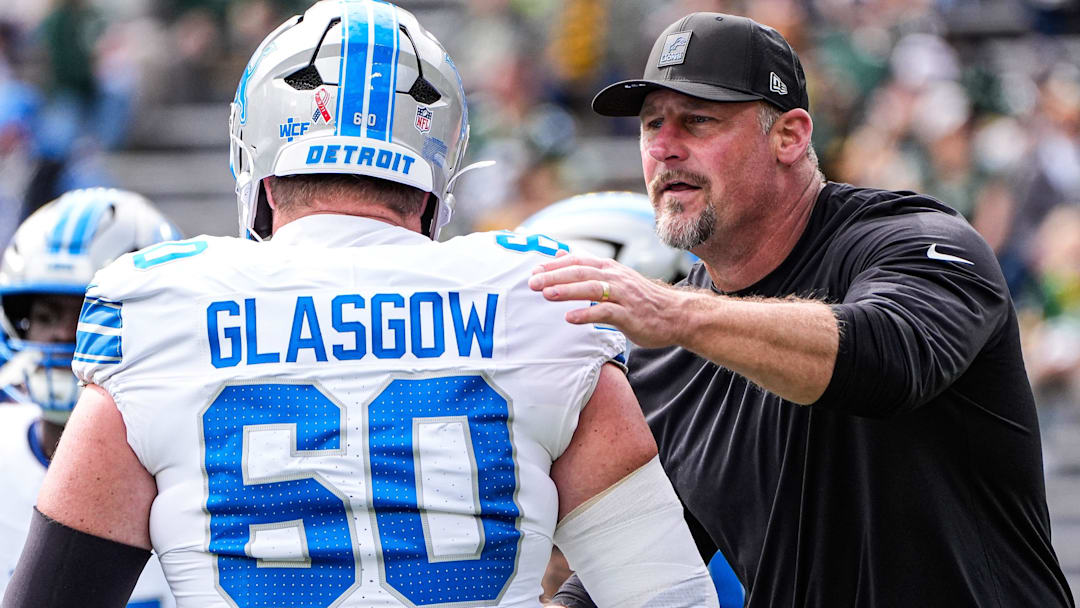 Detroit Lions head coach Dan Campbell shakes hands with guard Graham Glasgow (60) at warm up at Lambeau Field in Green Bay, Wis., on Sunday, September 7, 2025.