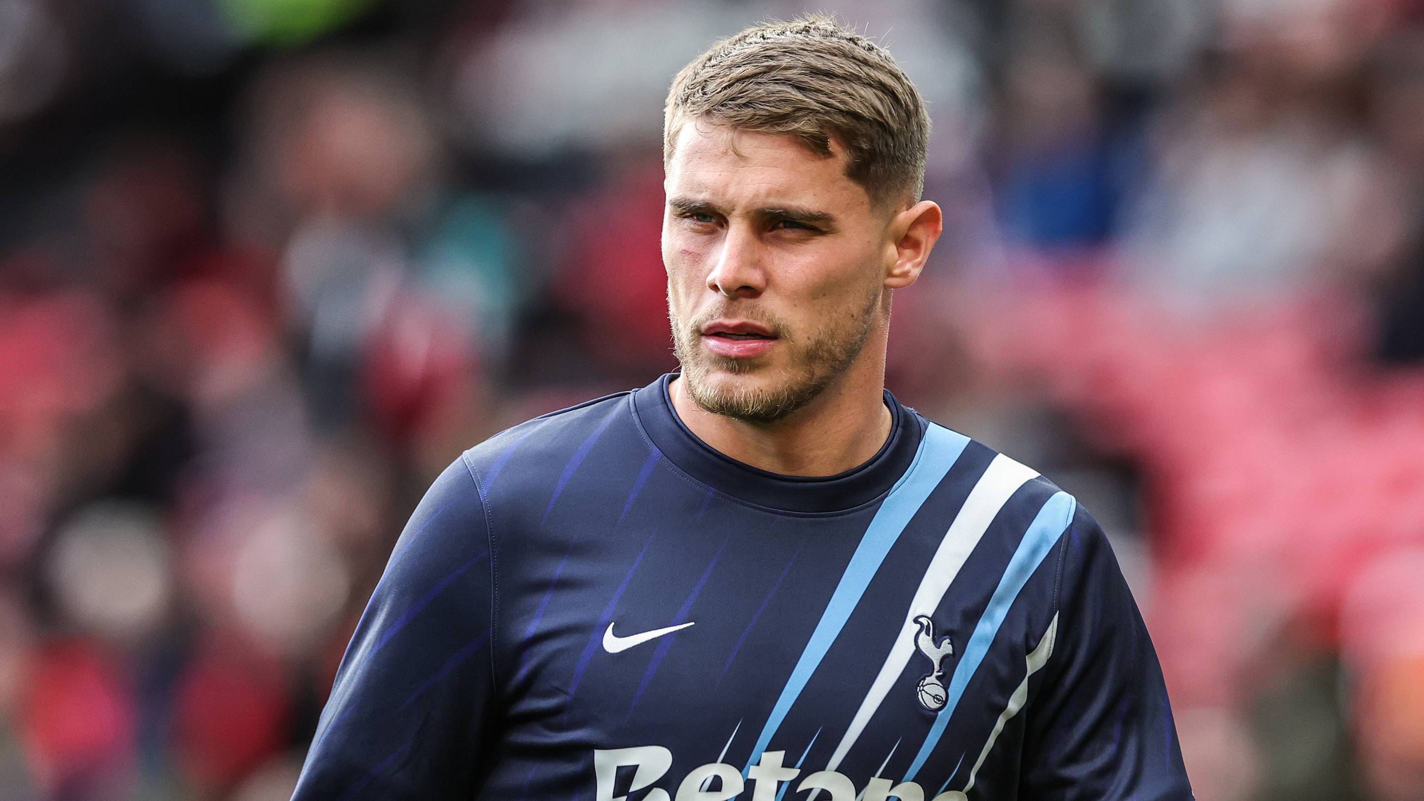 Tottenham can't afford to make a dangerous Micky van de Ven misstep