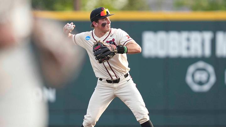 Cincinnati infielder Charlie Niehaus (19) throws the ball during a NCAA regional baseball game between the Tennessee Volunteers and Cincinnati Bearcats at Lindsey Nelson Stadium in Knoxville, Tenn., on May 31, 2025.