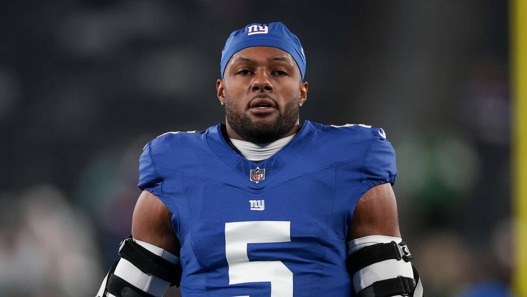 Oct 9, 2025; East Rutherford, New Jersey, USA; (Editors Notes: Caption Correction) New York Giants linebacker Kayvon Thibodeaux (5) looks on during warmups before the game against the Philadelphia Eagles at MetLife Stadium. Mandatory Credit: Vincent Carchietta-Imagn Images