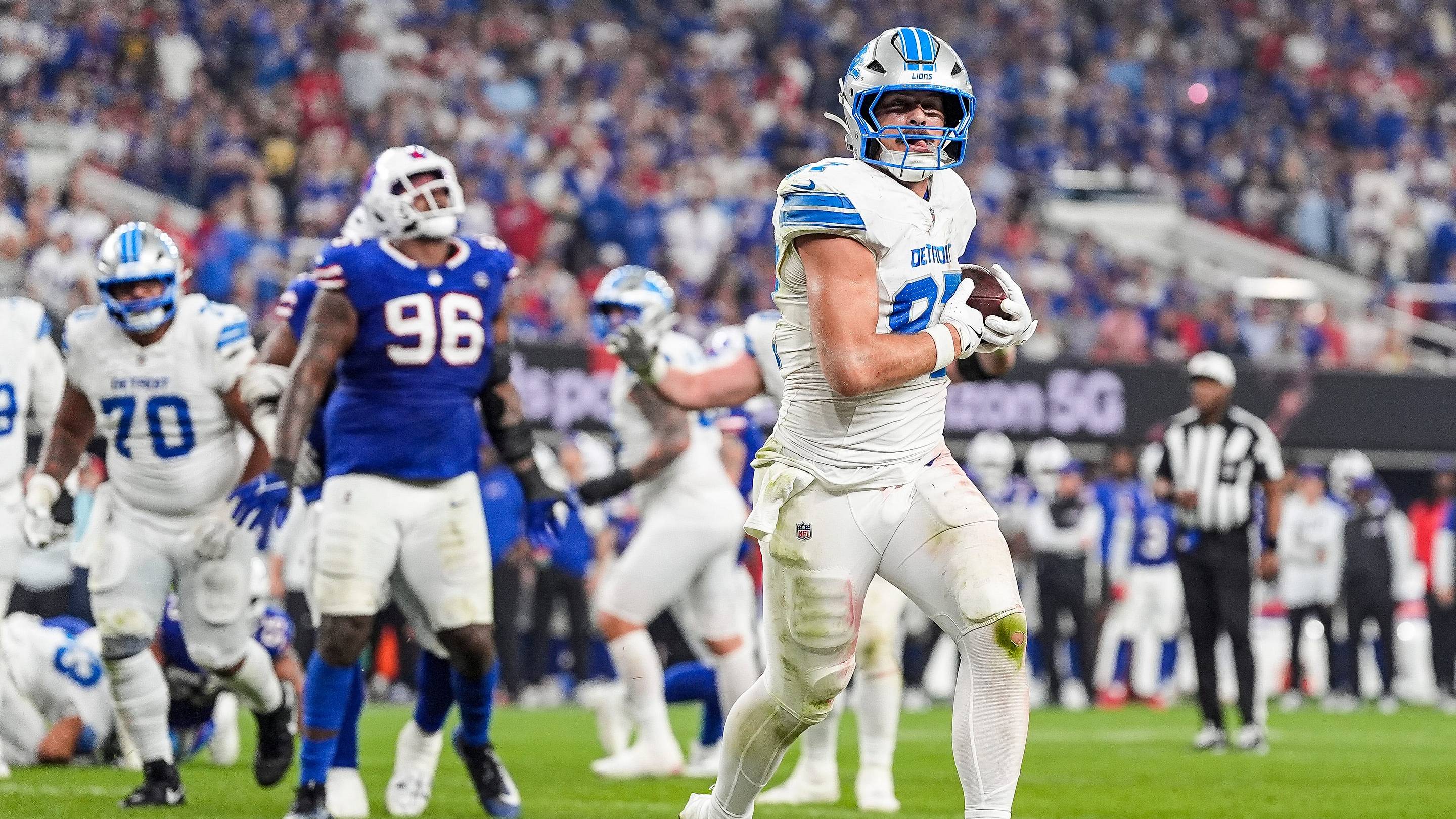 Week 4 Sunday Night Football DFS Showdown Strategies: Sam LaPorta and Darren Waller Are Key For Lineups