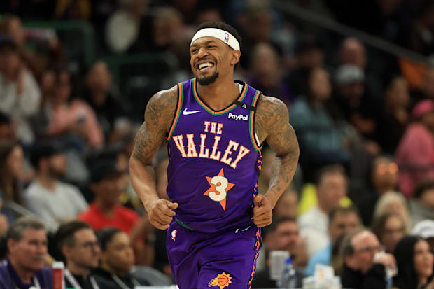 The Phoenix goalkeeper Suns Bradley Beal (3)