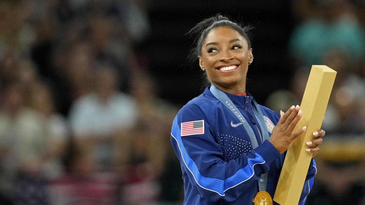 Fans Think Simone Biles Gave a Petty Salute to Judges During Floor Final