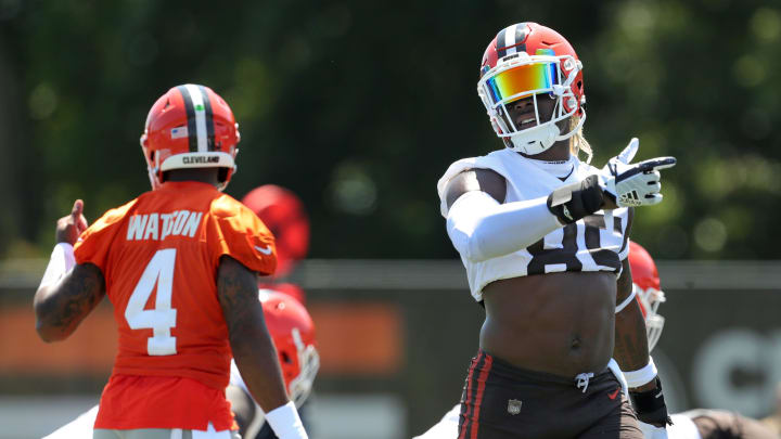 Browns tight end David Njoku (85) gets in position during minicamp, Wednesday, June 12, 2024, in Berea.