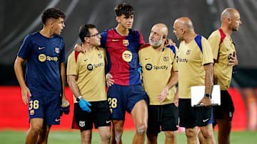 Marc Bernal saliendo del campo de juego entre lágrimas, luego de lesionarse 