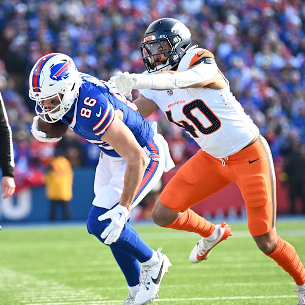 Dalton Kincaid tackle
