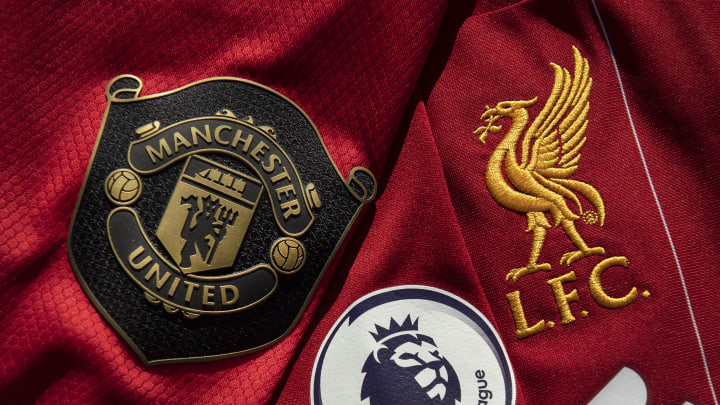 Ilustrasi logo Manchester United dan Liverpool