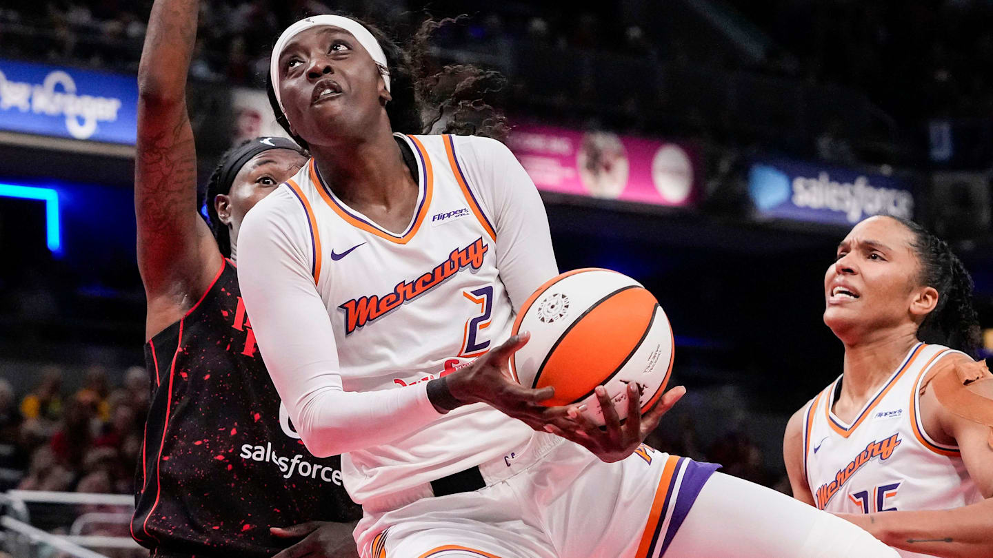 Mercury Star Stands Up For DeWanna Bonner After Boos