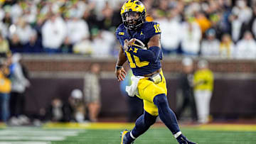 Michigan quarterback Alex Orji (10) runs against Oregon during the second half at Michigan Stadium in Ann Arbor 