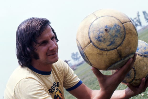 Enrique Borja knew how to put this thing in the back of the net.