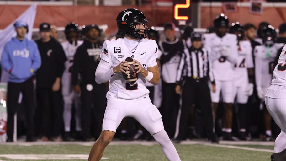 Cincinnati quarterback Brendan Sorsby drops back to pass against Utah.