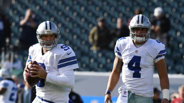 Dallas Cowboys quarterback Tony Romo (9) and quarterback Dak Prescott (4) warmup before the game against the Philadelphia Eag