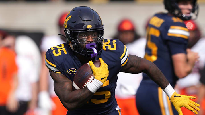 Oct 26, 2024; Berkeley, California, USA; California Golden Bears running back Jaivian Thomas (25) carries the ball against the Oregon State Beavers during the first quarter at California Memorial Stadium. Mandatory Credit: Darren Yamashita-Imagn Images Oct 26, 2024; Berkeley, California, USA; California Golden Bears running back Jaivian Thomas (25) carries the ball against the Oregon State Beavers during the first quarter at California Memorial Stadium. Mandatory Credit: Darren Yamashita-Imagn Images