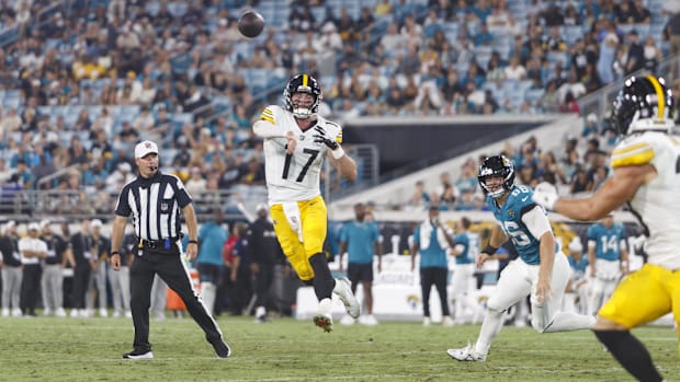 Pittsburgh Steelers quarterback Skylar Thompson