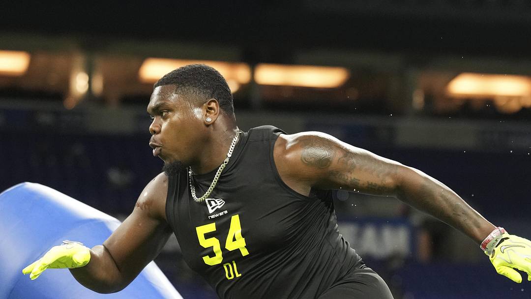 Alabama defensive lineman LT Overton 