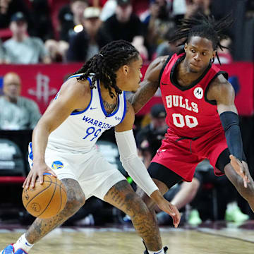 Golden State Warriors guard Yuri Collins (99) dribbles against Chicago Bulls guard DJ Steward (00).