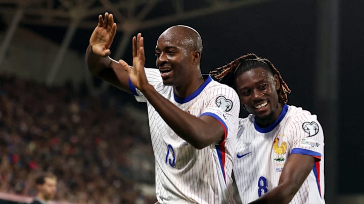 Les Bleus perdent deux points en Islande. Les Bleus perdent deux points en Islande.