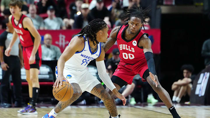 Golden State Warriors guard Yuri Collins (99) dribbles against Chicago Bulls guard DJ Steward (00).