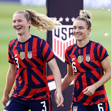 Sam (left) and Kristie Mewis are the most-capped sisters in USWNT history.