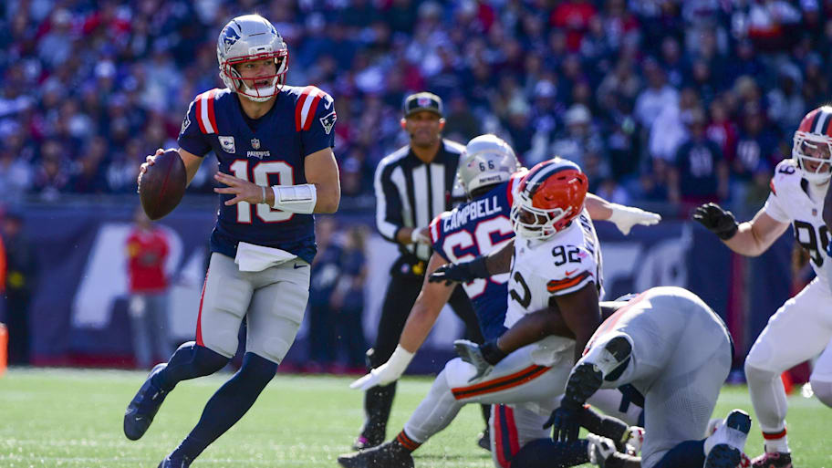 Patriots quarterback Drake Maye (10) looks to pass during the first quarter against the Browns