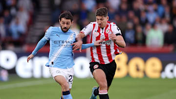 Vitaly Janelt (r.) machte in der Premier League Karriere